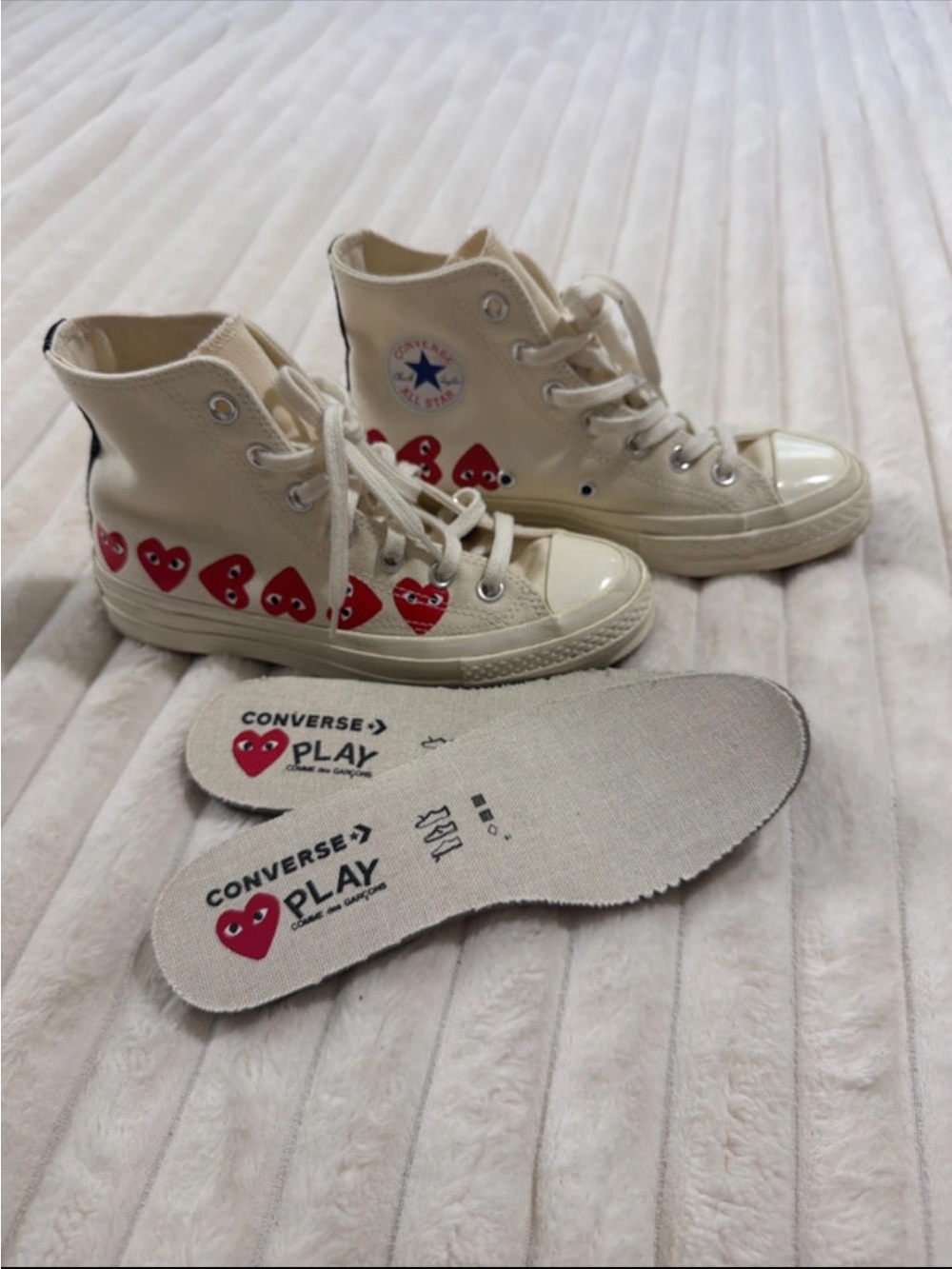 Comme des Garçons PLAY converse Cream High-Top Sneakers with Red Heart Motifs